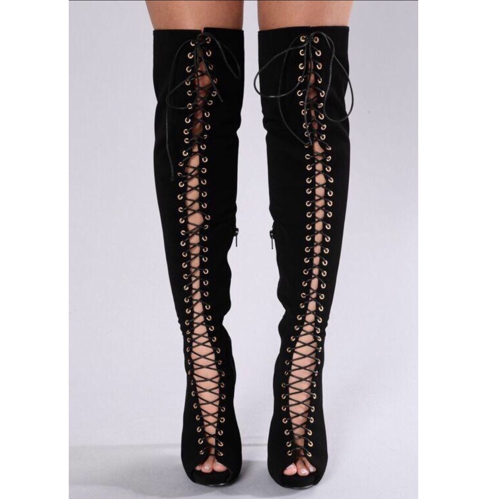 SOLD**** Brand New Fashion Nova Lexi Boot Size 5.5